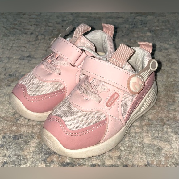 Pink toddler sneaker size 5 - Picture 1 of 3